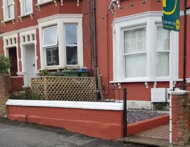 TRELLIS TO HIDE 3 WHEELIE BINS
